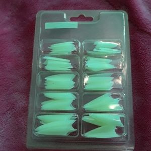 Long stiletto tips natural